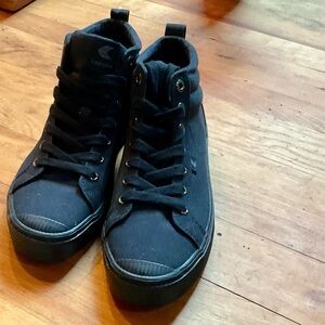 New Van Cariuma mens shoes…